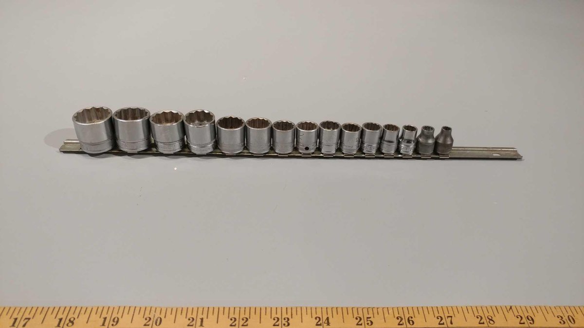 (I-350) SET OF 1/4" DRIVE SNAP-ON SOCKETS (1/4" - 1") (LOCATED AT ZIELSDORF AUCTIONS)