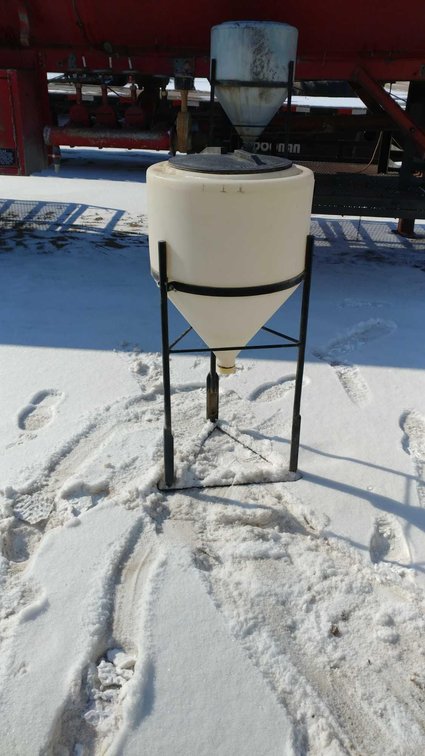  (I-32) 20 GAL POLY INDUCTOR TANK (ITEM AT ZIELSDORF AUCTIONS)