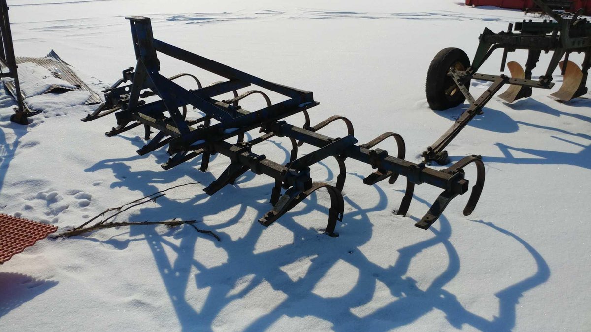 (I-39) 3 PT 10' +/- DIGGER  (ITEM AT ZIELSDORF AUCTIONS)