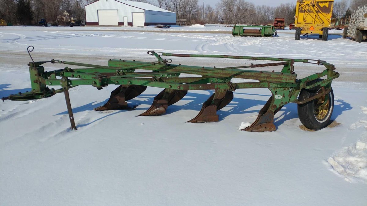 (I-40) JOHN DEERE 4 BOTTOM PLOW 2 PT, NICE CONDITION  (ITEM AT ZIELSDORF AUCTIONS)