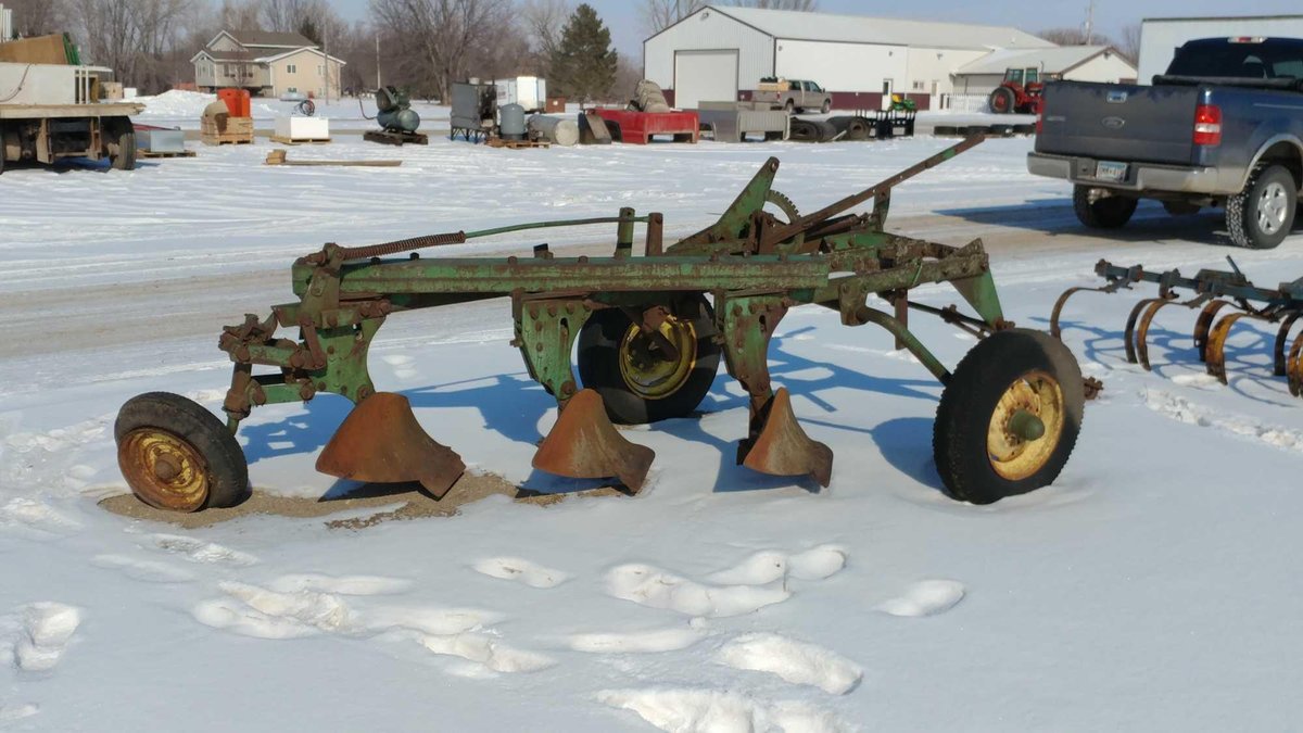 (I-41) JOHN DEERE 3 BOTTOM PULL TYPE PLOW (ITEM AT ZIELSDORF AUCTIONS)