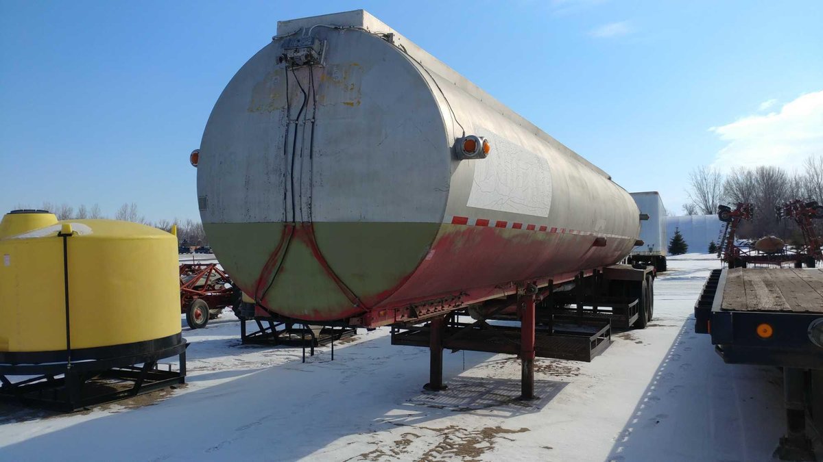(I-51) (TITLE) 1963 ALUMINUM FUEL TANKER, HAS BEEN USED TO HAUL WATER (ITEM AT ZIELSDORF AUCTIONS) 