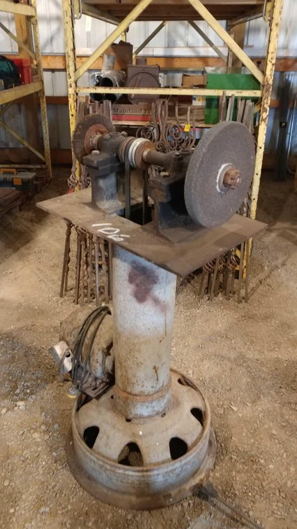 (I-46) LARGE GRINDER ON STAND TESTED WORKS (ITEM AT ZIELSDORF AUCTIONS)