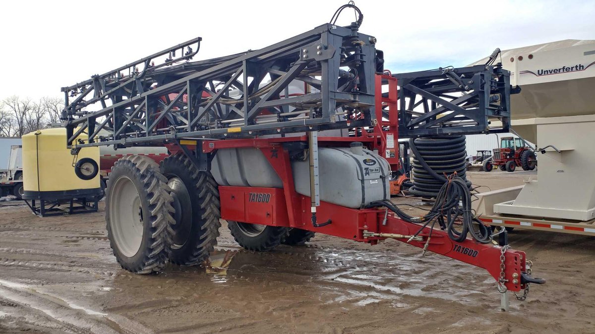 (I-105) 2012 TOP AIR 1600 GAL SPRAYER, 120' BOOMS, 6 SECTIONS, 380/90R46 DUALS, RAVEN 4400 CONTROLLE