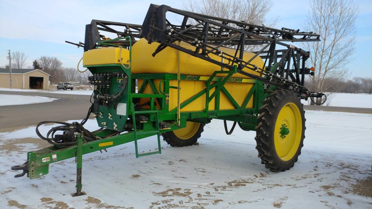 (I-115) RED BALL 670 SPRAYER, 1200 GAL TANK, 90' BOOMS, 320/90R46, SINGLES ON ADJUSTABLE AXLES, 3 WA
