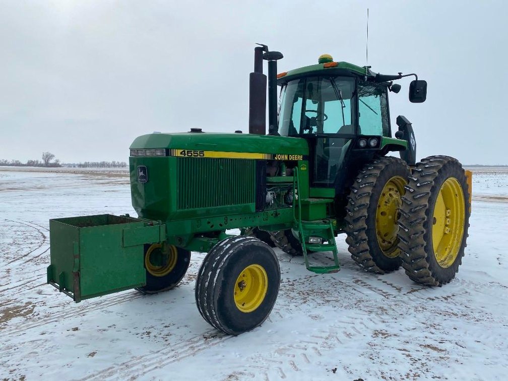 (I-118) 1989 JOHN DEERE 4555 2WD, 7778 HRS SHOWING, 14.9R48 DUALS  SET FOR 30" ROWS, NEW CAB KIT INS