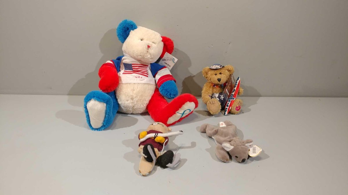 ASSORTMENT OF STUFFED ANIMALS
