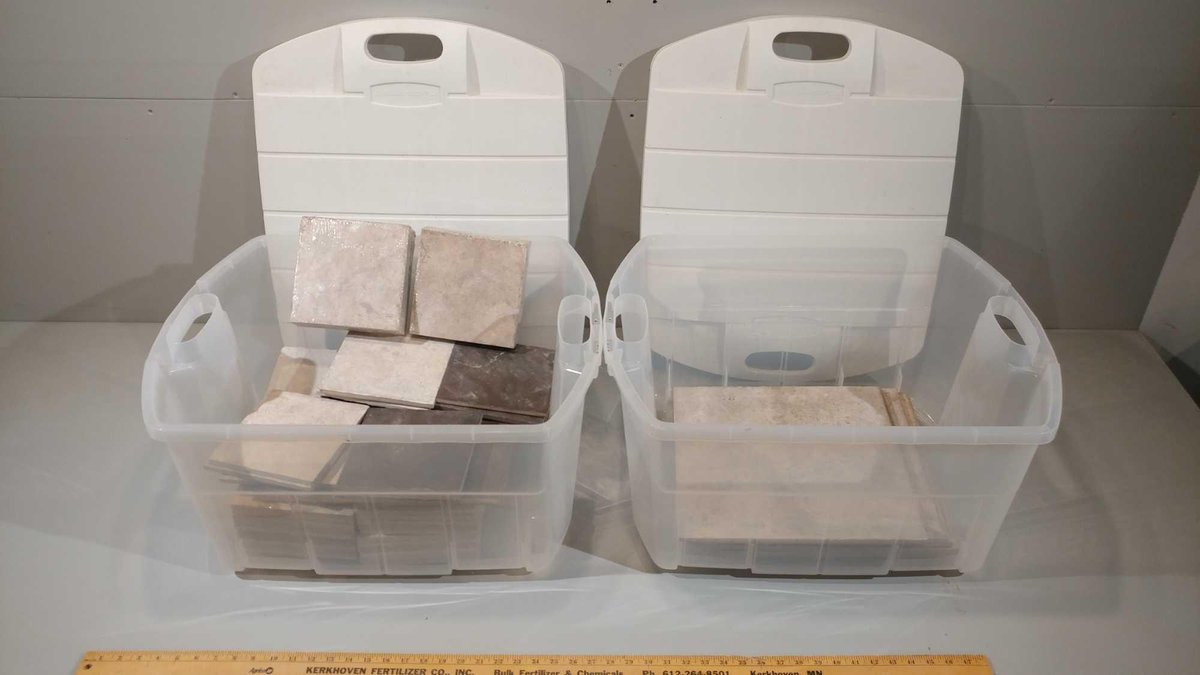 ASSORTMENT OF TILE (VARIOUS SIZES)