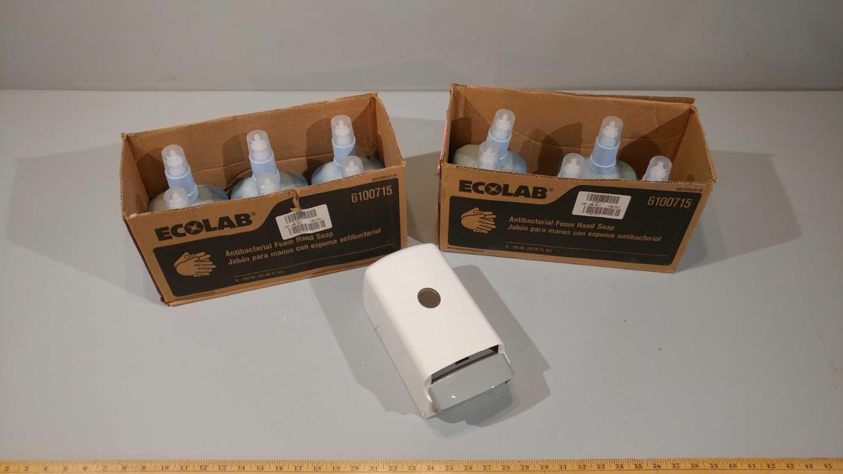 (11) ECOLAB ANTIBACTERIAL SOAP CONTAINERS AND SOAP DISPENSER (CONTAINERS DO NOT MATCH DISPENSER)