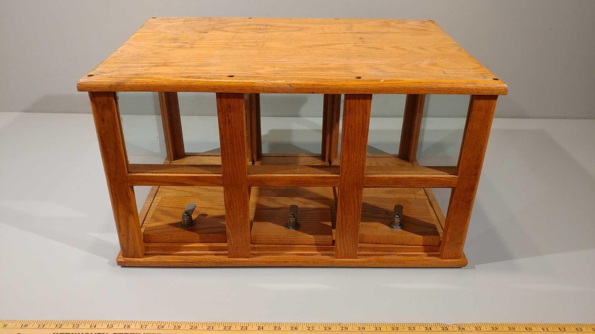 WOOD & GLASS DISPLAY CASE W/LOCKING DOORS (NO KEY)