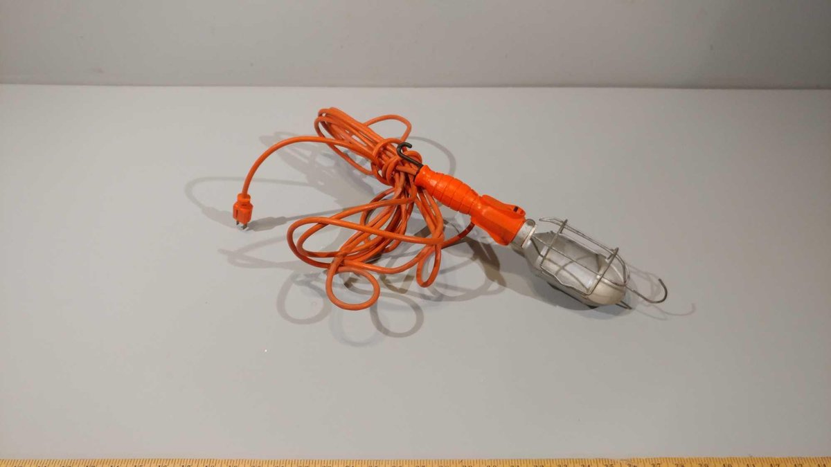 EXTENSION CORD/TROUBLE LIGHT