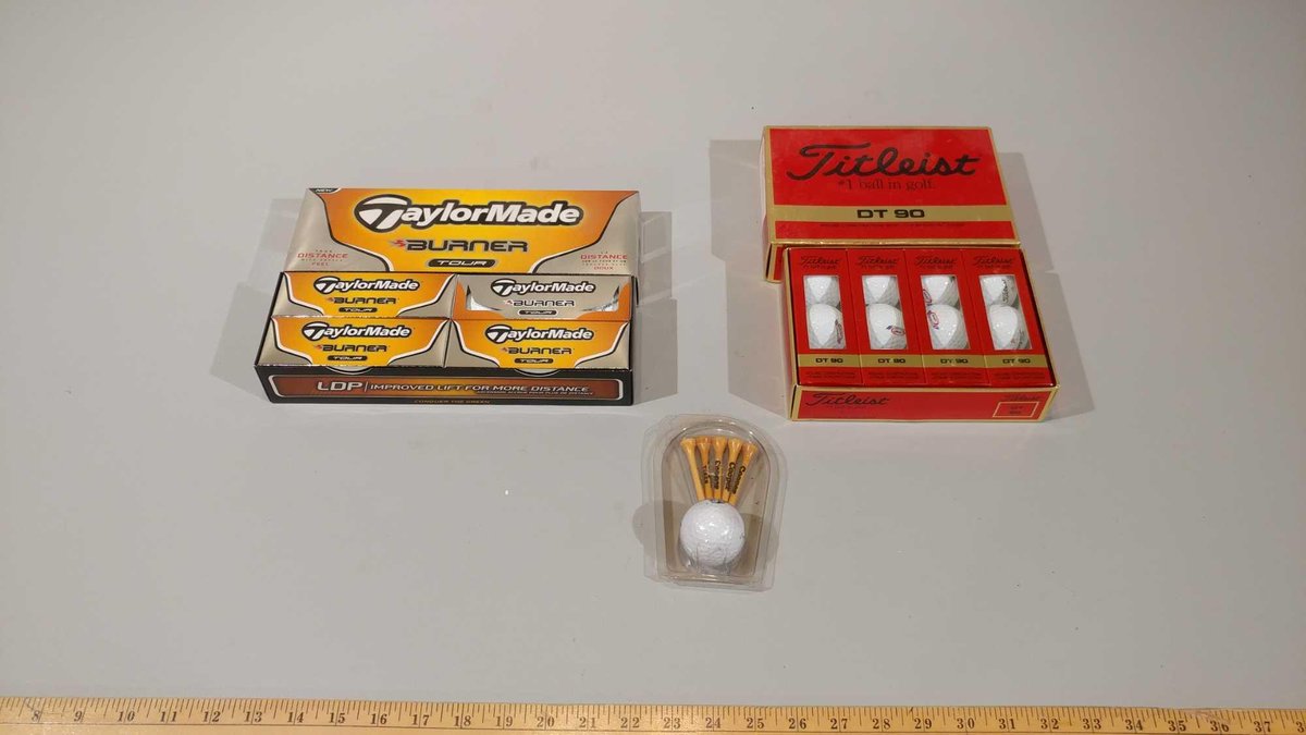 ASSORTMENT OF GOLF BALLS AND TEE'S