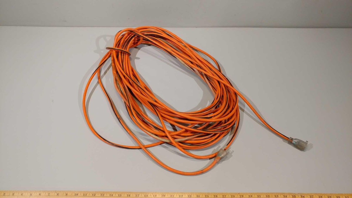 100' EXTENSION CORD