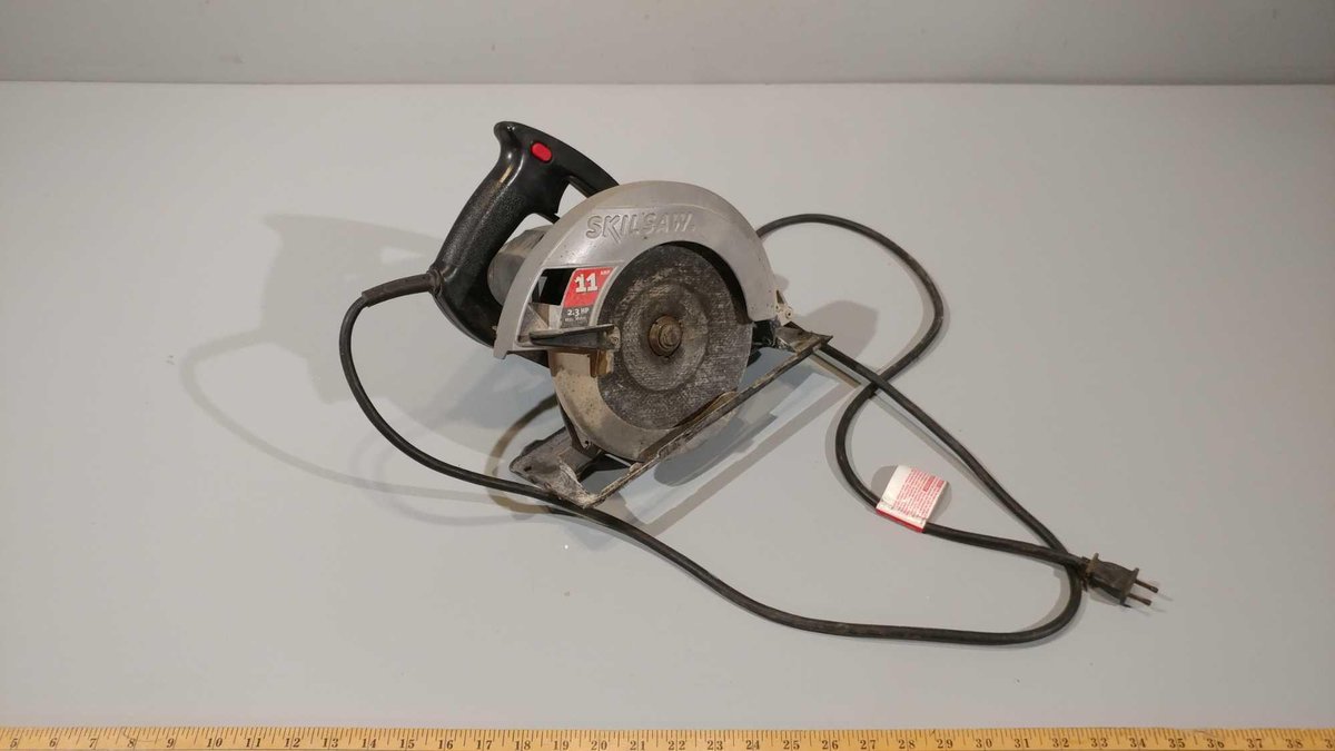 SKILSAW 7 1/4" CIRCULAR SAW