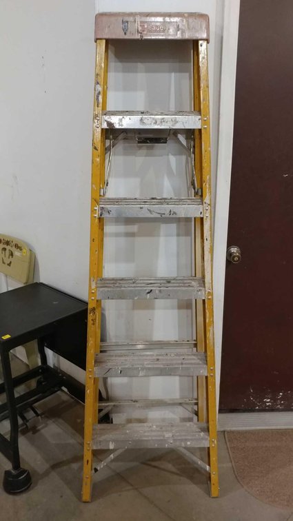 6' STEP LADDER