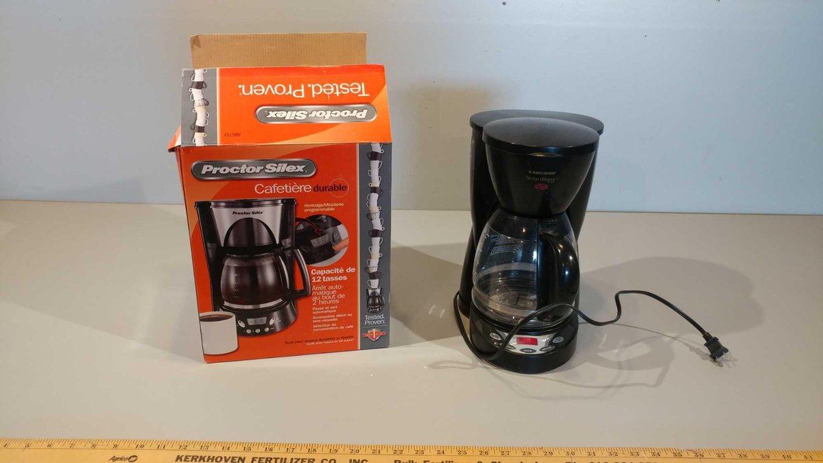 PROCTOR SILEX DURABLE COFFEE MAKER (12 CUP CAPACITY, TESTED & WORKS)