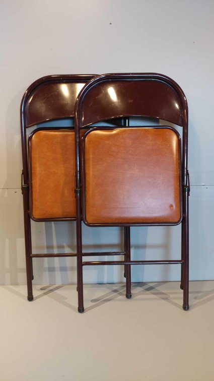 (2) FOLDING CHAIRS