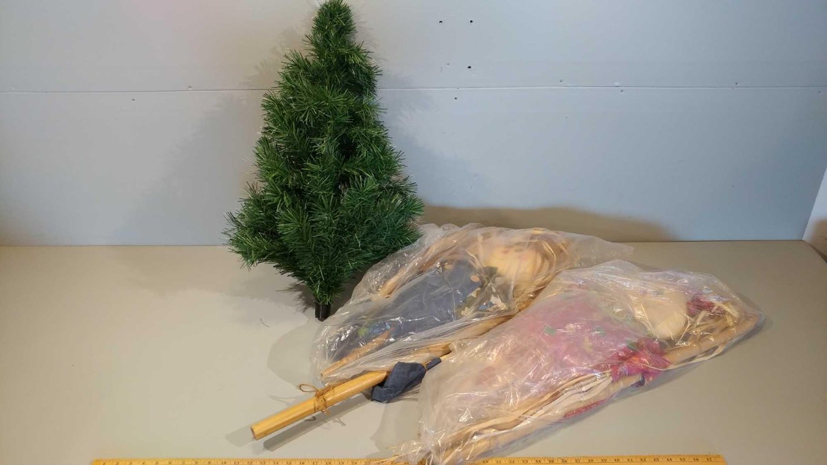 (2) SCARECROWS AND SMALL CHRISTMAS TREE