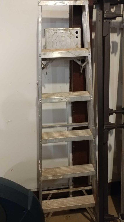 6' ALUMINUM FOLDING LADDER