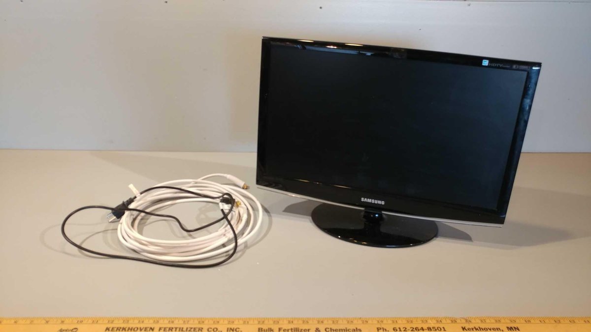 22" SAMSUNG COMPUTER MONITOR, WITH COAXIAL CABLE