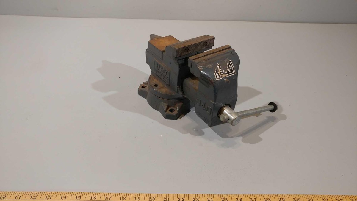 BABCO TOOS BENCH MOUNT VISE 