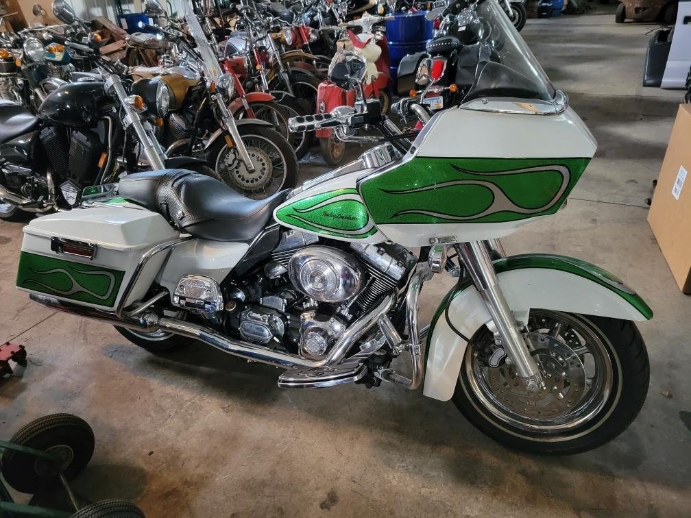  (I-879) 2001 HARLEY DAVIDSON FULL DRESS HAS NEWER MOTOR W/ 6 SPEED TRANS, 31,347 MILES, FI, CUSTOM 
