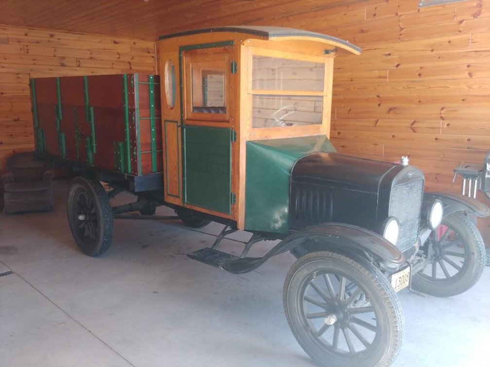 (I-472) 1924 MODEL T FORD TRUCK, FULLY RESTORED, ENGINE OVERHAULED, RUNS AND DRIVES AS SHOULD, VIN: 