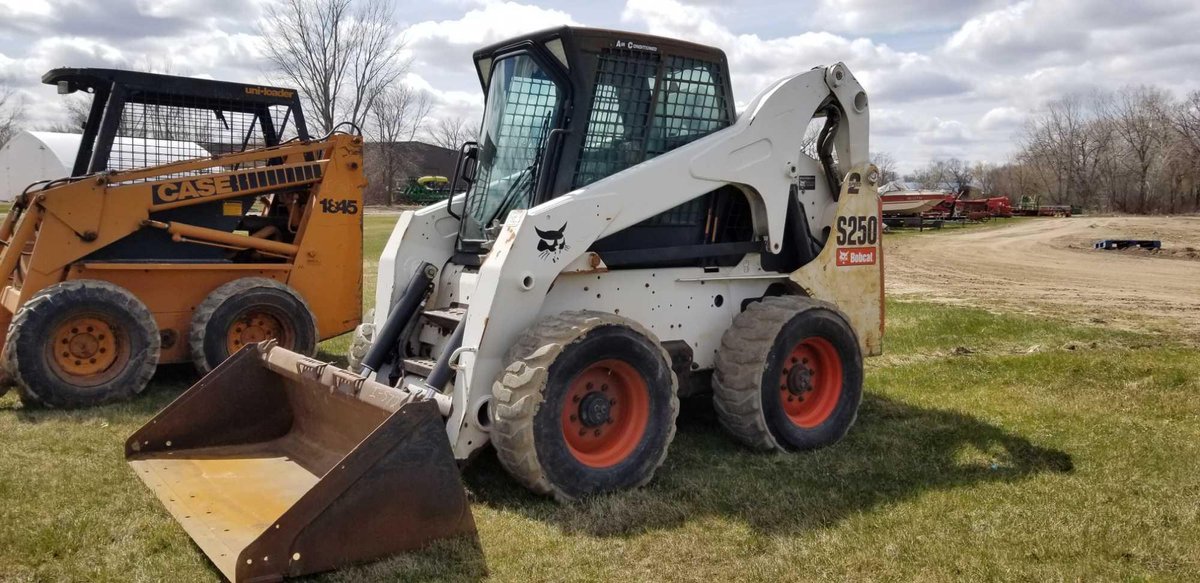 (I-572) 2008 BOBCAT S250 SKID LOADER, 4,282 HRS, ALL-NEW WHEEL SEALS AND SLEEVES, AC WORKS, NEW BATT