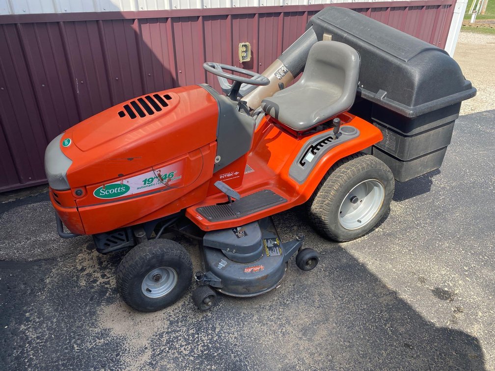 SCOTTS 19 HP BRIGGS & STRATTON, 46" DECK W/ BAGGER, 510 HRS SHOWING, AUTOMATIC, CRUISE CONTROL 