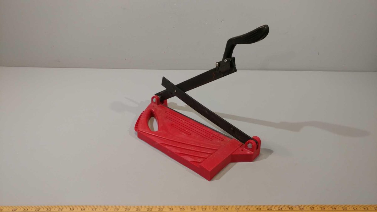 ROBERTS VINYL TILE CUTTER