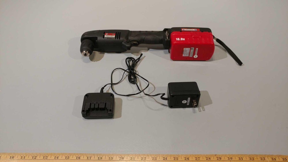 DRILL MASTER 18V, 3/8" RIGHT ANGLE DRILL W/CHARGER & BITS, TESTED AND WORKS