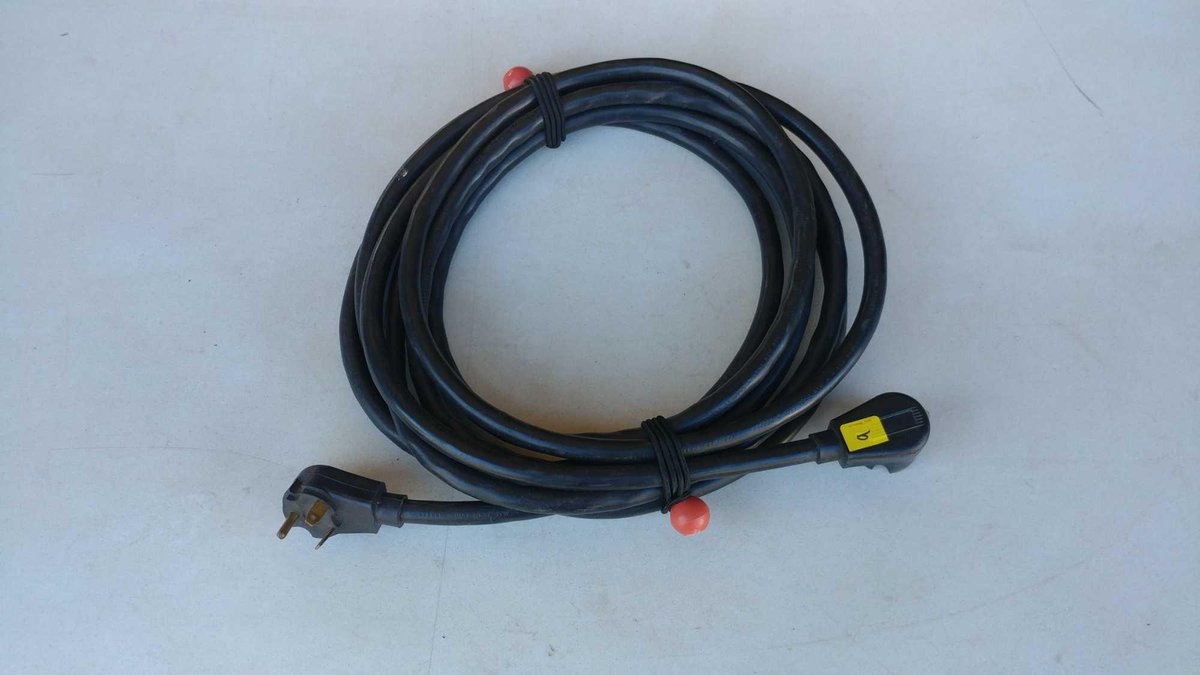 220 V EXTENSION CORD
