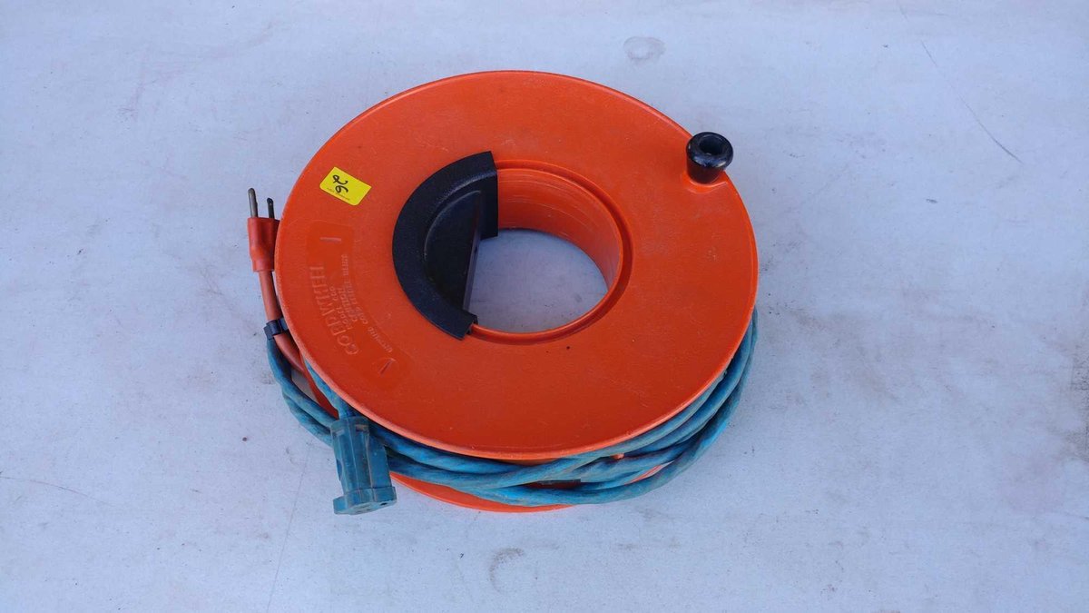EXTENSION CORD ON CORD WHEEL