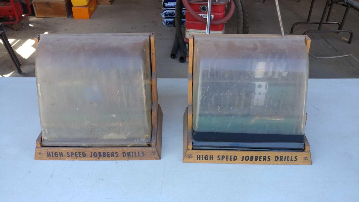 LARGE ASSORTMENT OF DRILL BITS IN CASES