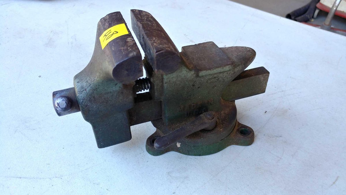 3 1/2" BENCH VISE