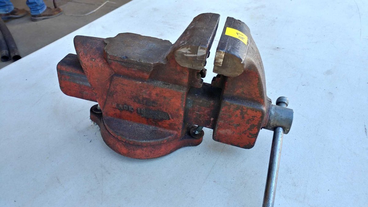 4" BENCH VISE
