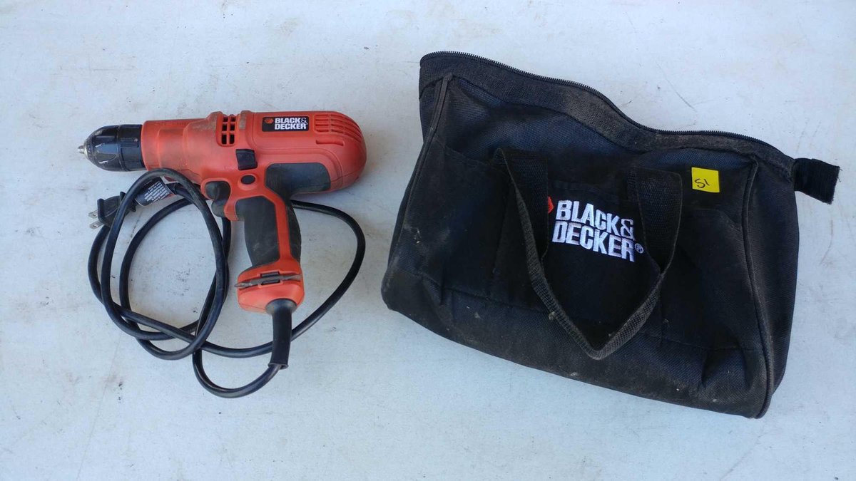 BLACK & DECKER ELECTRIC DRILL W/CASE, TESTED AND WORKS