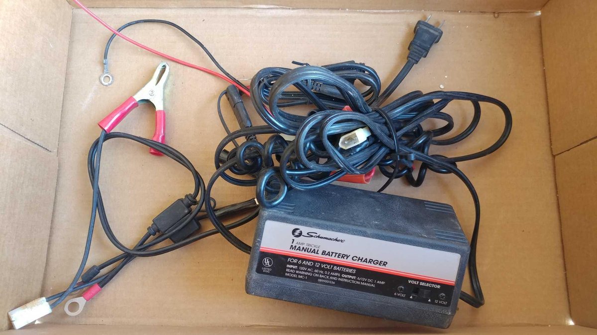 SCHUMACKER 1 AMP TRICKLE CHARGER AND SPARE CLAMPS, TESTED AND WORKS