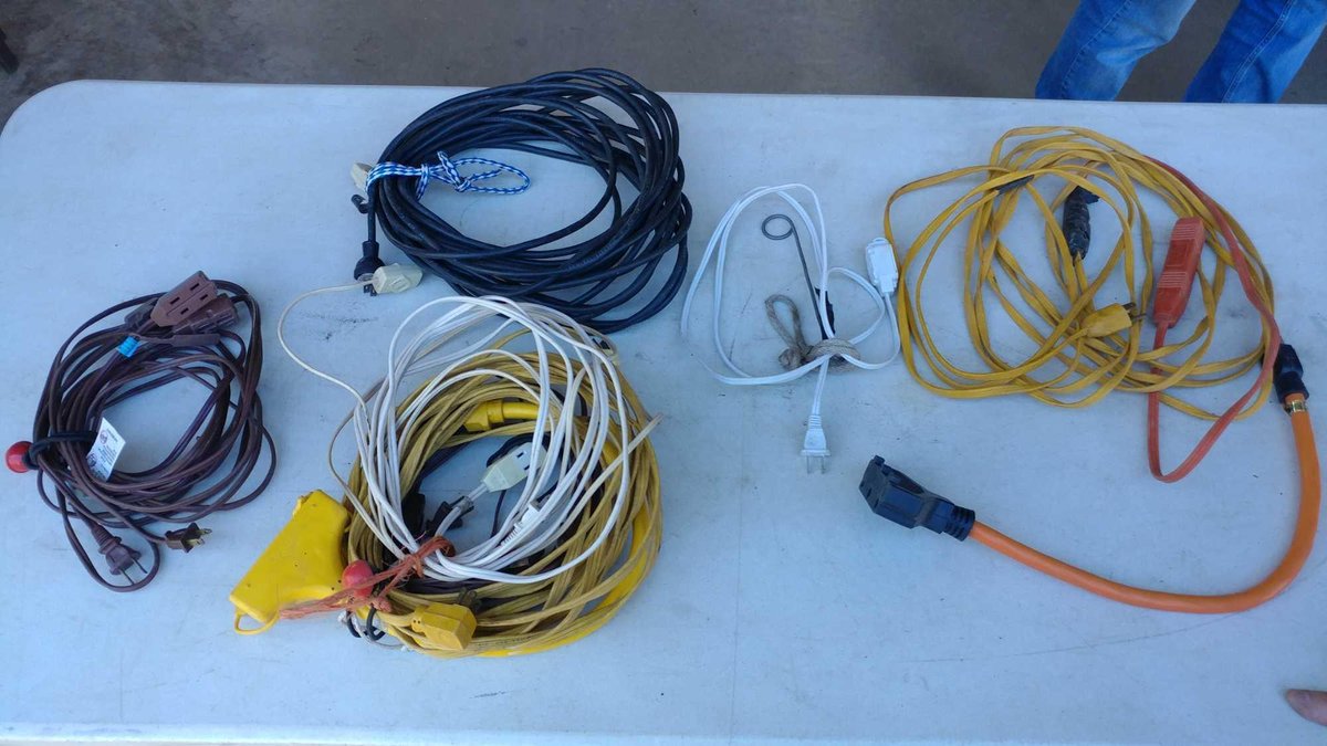 ASSORTMENT OF EXTENSION CORDS