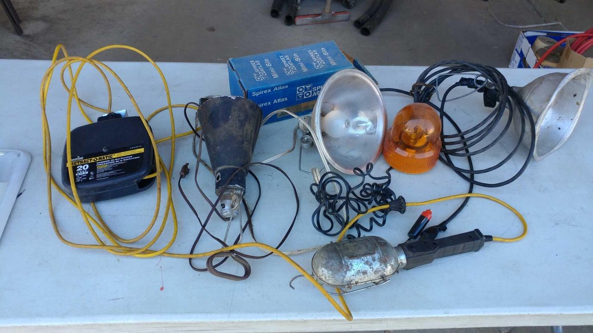 ASSORTMENT OF AUTO BULBS, SHOP LIGHTS, EMERGENCY LIGHT, AND RETRACTABLE EXTENSION CORD