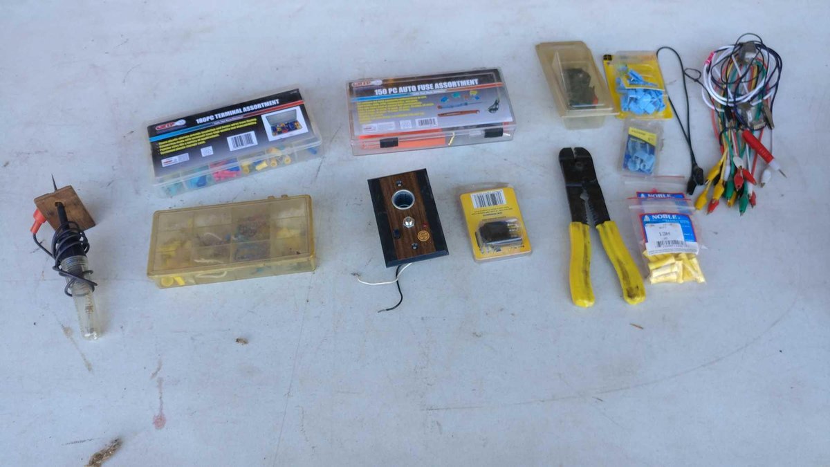 LARGE ASSORTMENT OF WIRING CONNECTORS, AUTO FUSES, AND MISC ELECTRICAL ACCESSORIES