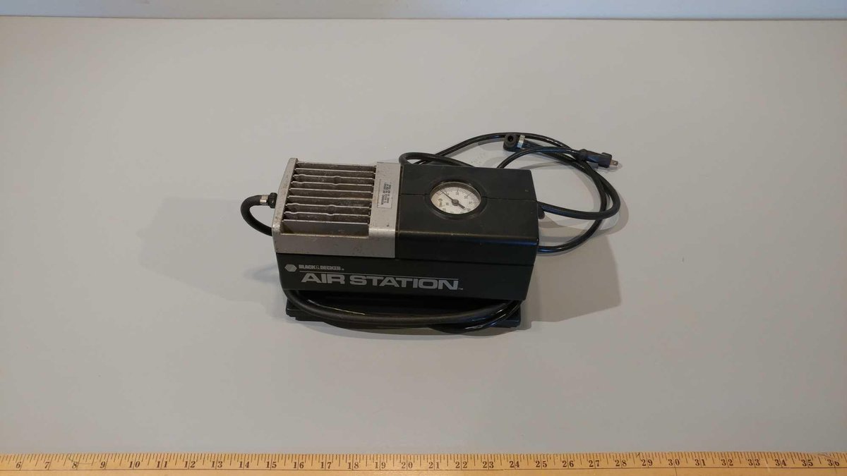 BLACK & DECKER ELECTRIC AIR COMPRESSOR, TESTED AND WORKS