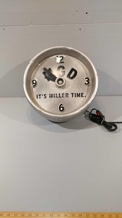 VINTAGE MGD IT'S MILLER TIME BARREL WALL CLOCK, TESTED AND WORKS