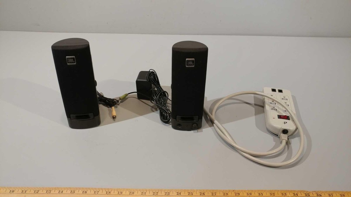 COMPUTER SPEAKERS AND POWER STRIP