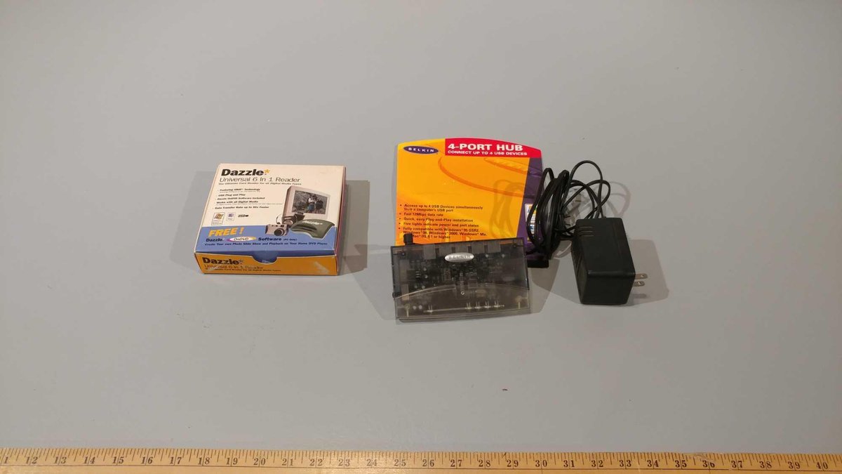 4-PORT USB HUB AND DAZZLE BRAND UNIVERSAL 6 IN 1 CARD READER