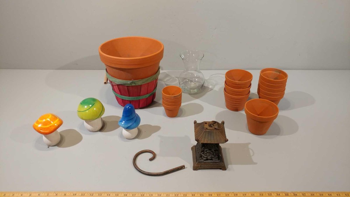 VARIOUS AMOUNT OF PLANT POTS, LAWN DECORATION, AND DECORATIVE METAL CANDLE HOLDER