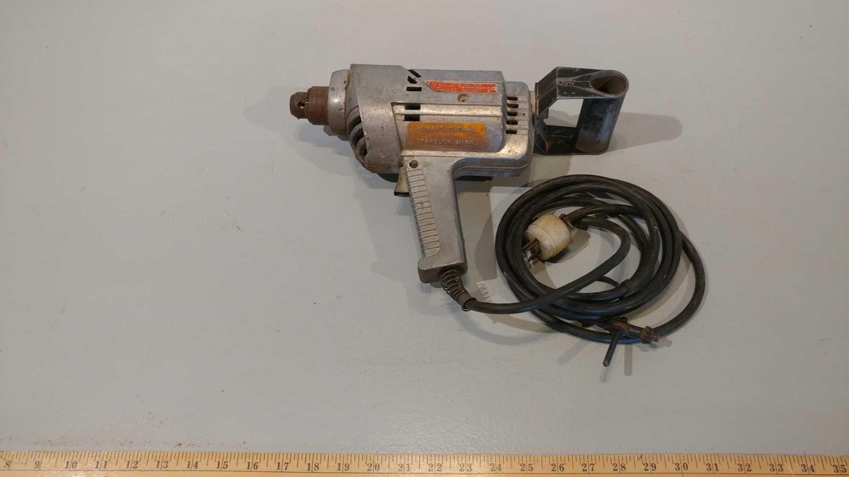 MCGRAW EDISON 6 AMP 115V POWER HOUSE POWER DRILL (TESTED AND WORKS)