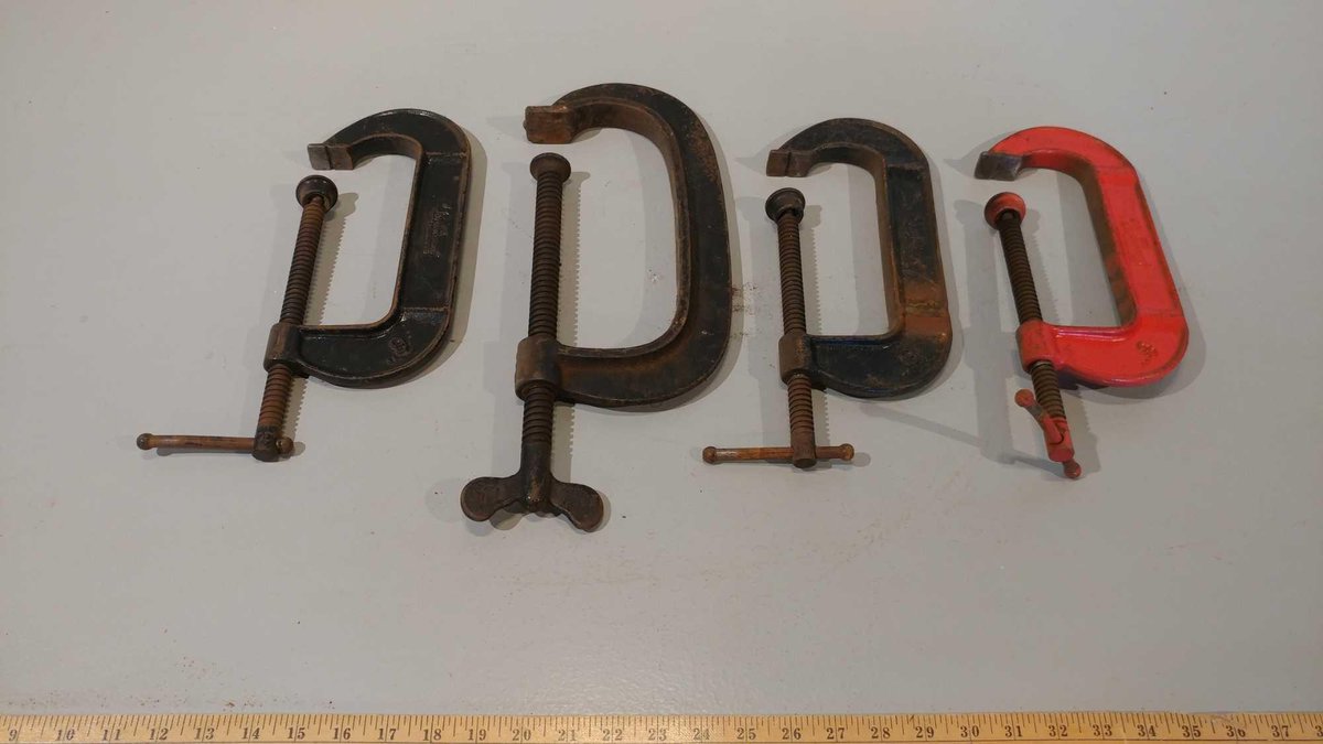 ASSORTMENT OF LARGE C-CLAMP VISES