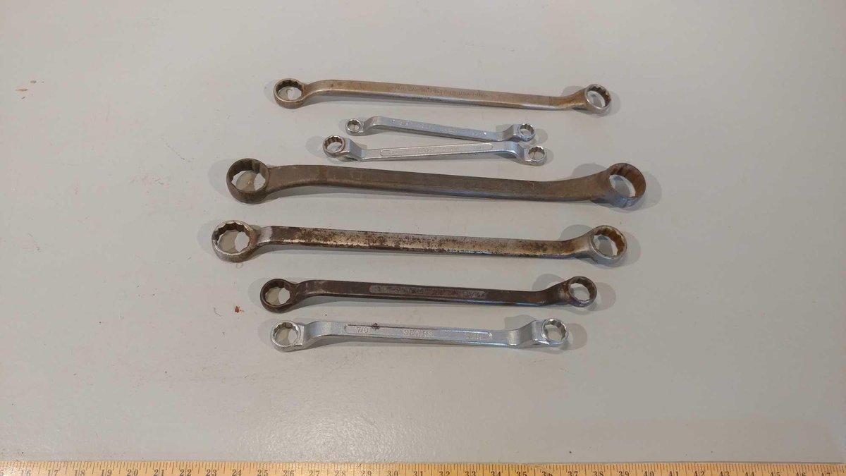 ASSORTMENT OF SMALL-LARGE SOCKET WRENCHES