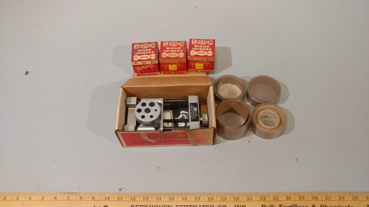 CRAFTSMAN DOWELING JIG, ASSORTMENT OF WOOD TRIM, AND ASSORTMENT OF WOOD JOINERS